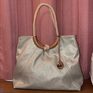 Michael Kors Isla Large Tote